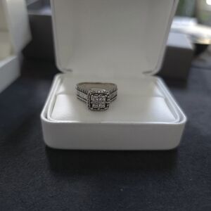 Elegant Sterling Silver Ring – CZ Cluster – Size 6